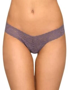 Hanky Panky Stretch Signature Lace Low Rise Thong 4911 -Underline Fashion Store 364085 b7b53a79 9618 4ab9 8364 f770ed919f5a